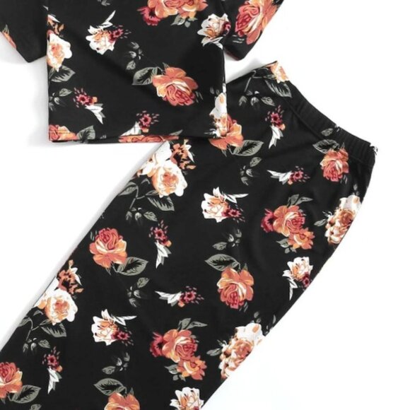 NEW! Sizes M or L Mock-Neck Floral Top & Skirt Set - Picture 2 of 2